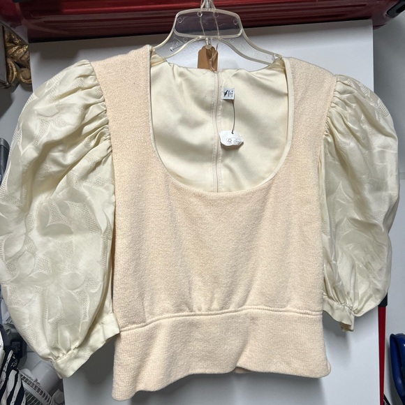 St. John Cream Puff Sleeve Crop Blouse - Picture 1 of 4